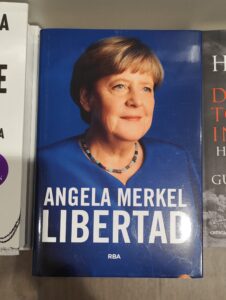 Cover der spanischen Übersetzung von Angela Merkels Buch "Freiheit" in der Buchhandlung Casa del Libro.